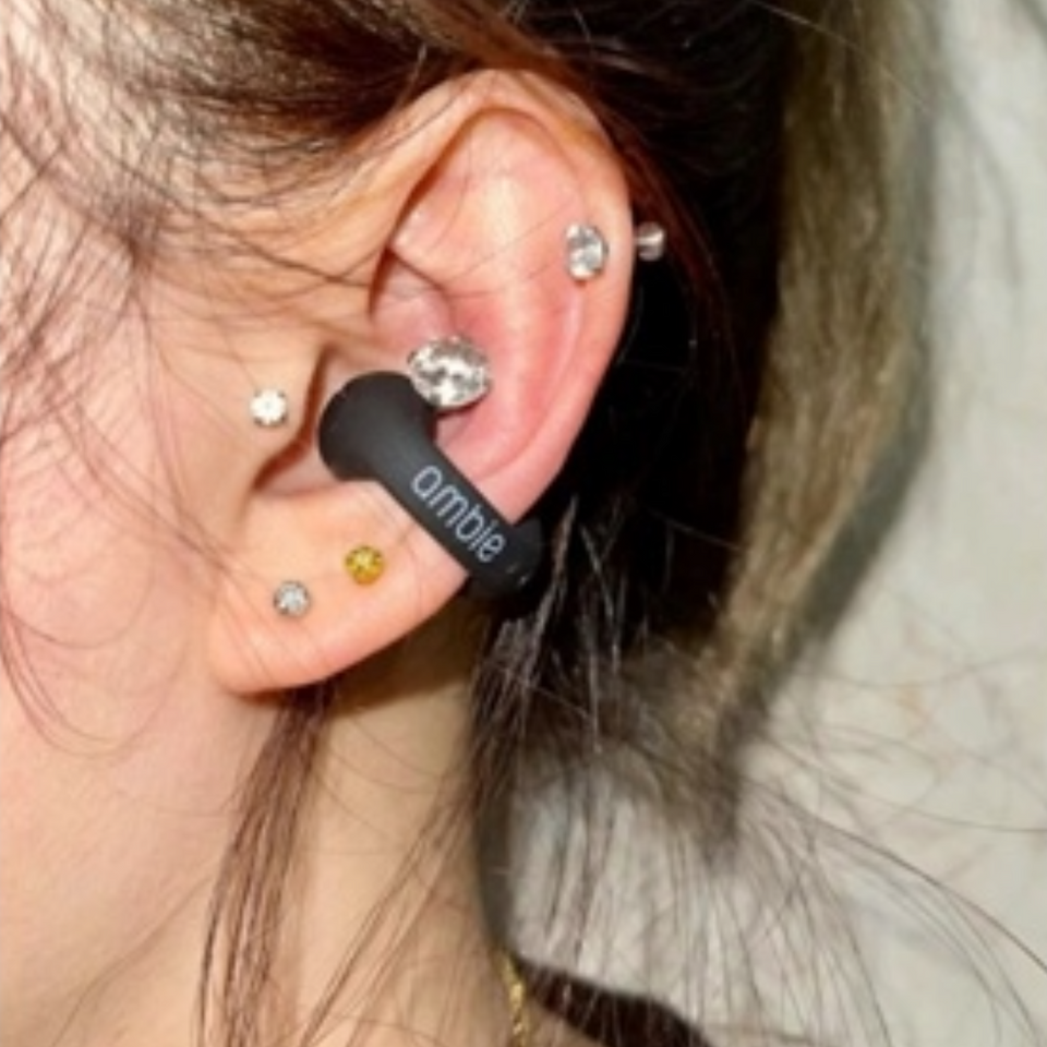 AMBIE - Audífonos Inalámbricos Estilo Aretes
